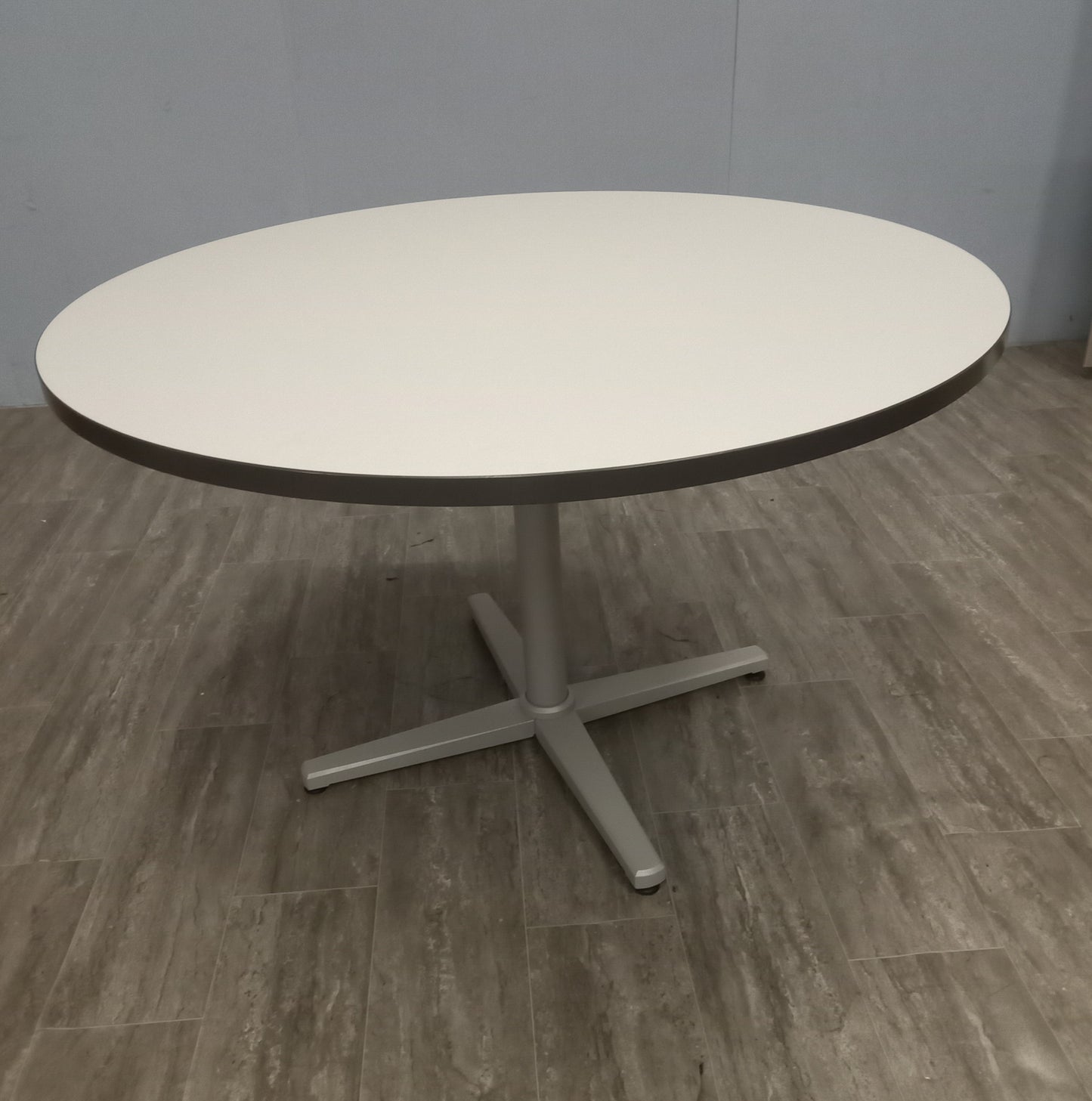 Table - 48" Round